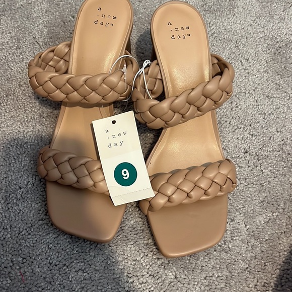 Target heels - Picture 2 of 3